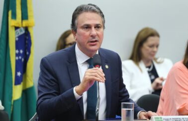 População deve cobrar Câmara sobre PEC da Blindagem, diz Camilo Santana