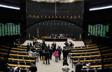 Congresso amplia fundo eleitoral para R$ 4,9 bilhões no Orçamento de 2026