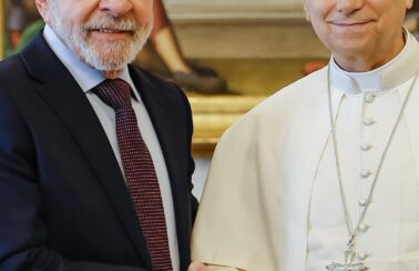 Lula se reúne com papa Leão XIV, pela primeira vez, no Vaticano