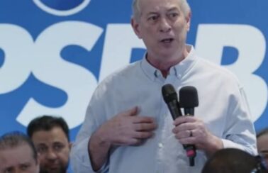 Em ato de filiação ao PSDB, Ciro reúne membros da extrema direita no Ceará