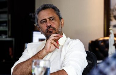 ‘Virou namorado do bolsonarismo’, dispara Elmano sobre Ciro Gomes
