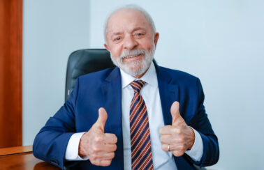 Lula completa 80 anos e se torna o primeiro octogenário no cargo de presidente