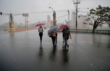 Frente fria leva chuva forte para estados do Nordeste
