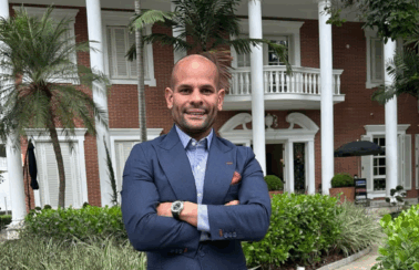 Médico baiano com 750 mil seguidores é alvo da PF por produção ilegal de Mounjaro