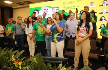 Michelle e André Fernandes escancaram novo racha do bolsonarismo com briga sobre Ciro Gomes