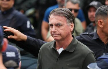 Bolsonaro passa por exame na prisão e pode ser submetido à nova cirurgia