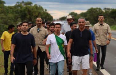 Deputado cearense André Fernandes se une a Nikolas em caminhada de 240 km contra prisão de Bolsonaro