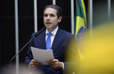 Hugo Motta envia proposta de fim de escala 6×1 para a CCJ